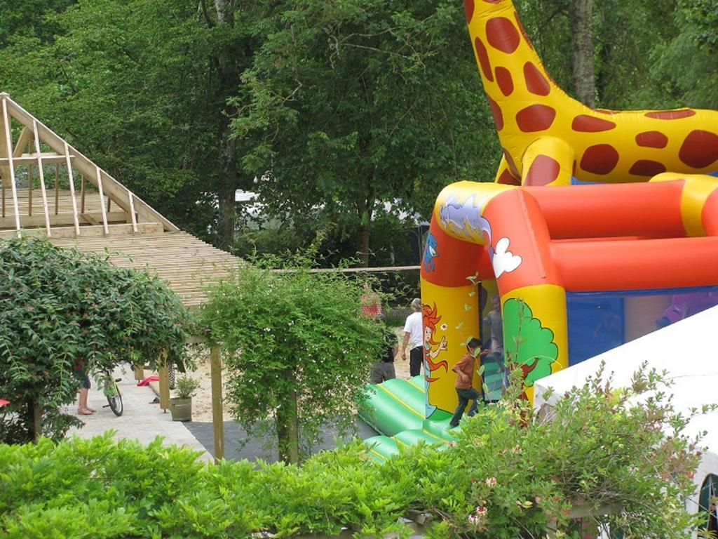 Готель Camping Des Rochers Des Parcs Клесі Екстер'єр фото